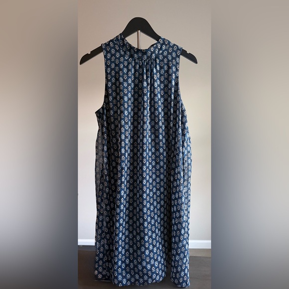 Tommy Hilfiger Dresses & Skirts - Tommy Hilfiger Navy Floral Chiffon Sleeveless Shift Dress - Size 12